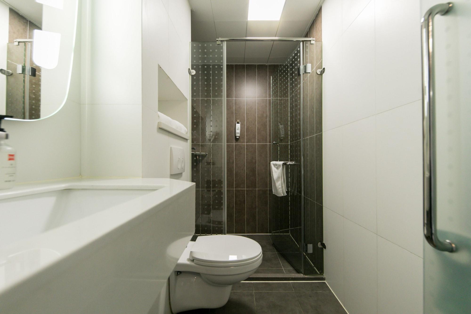 Ibis Shanghai Gubei Экстерьер фото