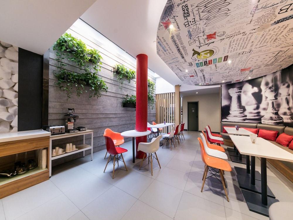 Ibis Shanghai Gubei Экстерьер фото