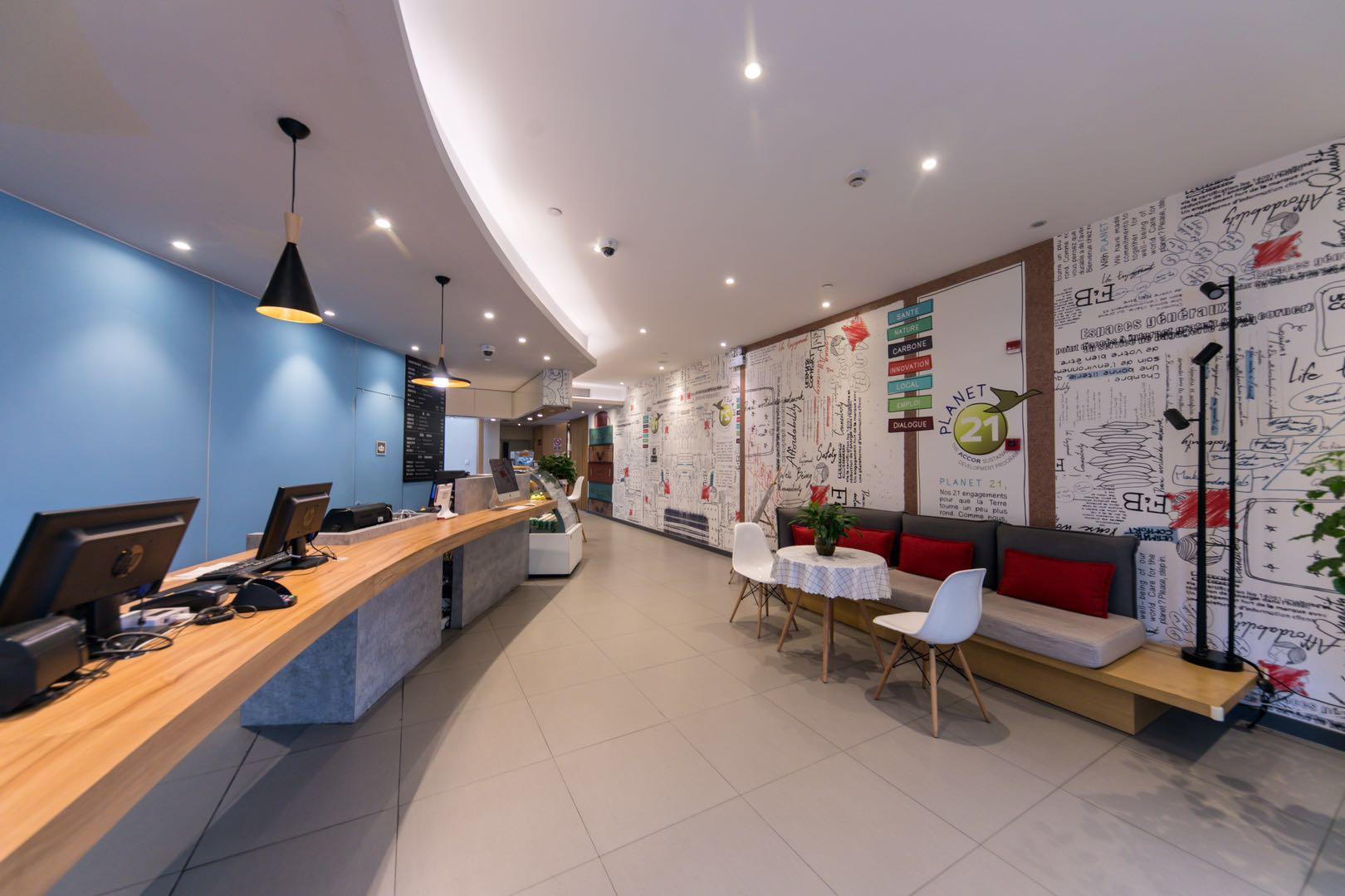 Ibis Shanghai Gubei Экстерьер фото